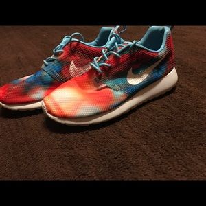 Size 5y Nike Roshe